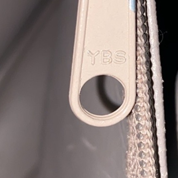 Vintage Vanessa bag made in Korea I added charm. - Picture 9 of 12